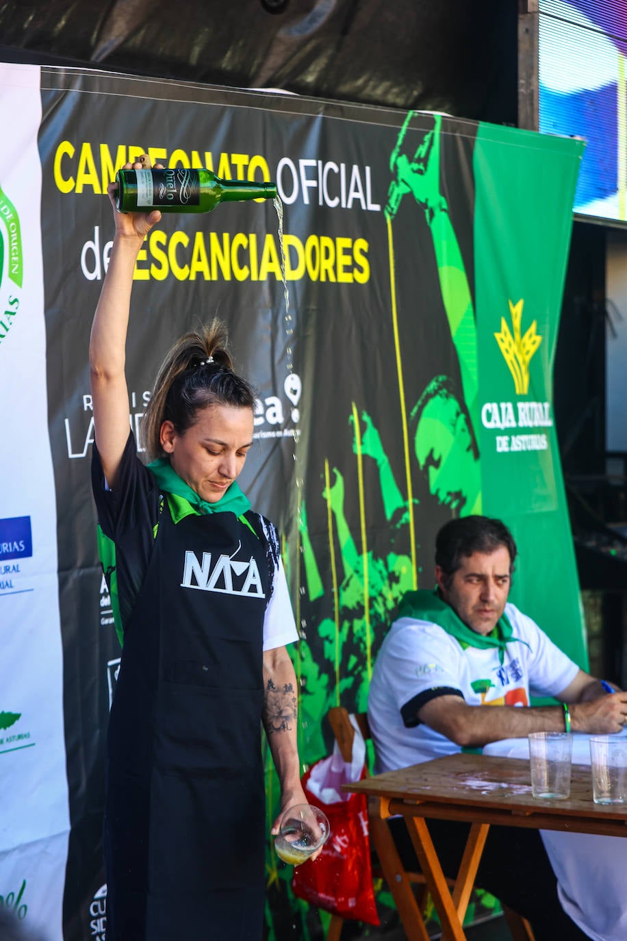 Fotos: Los escanciadores vuelven a medirse en Nava