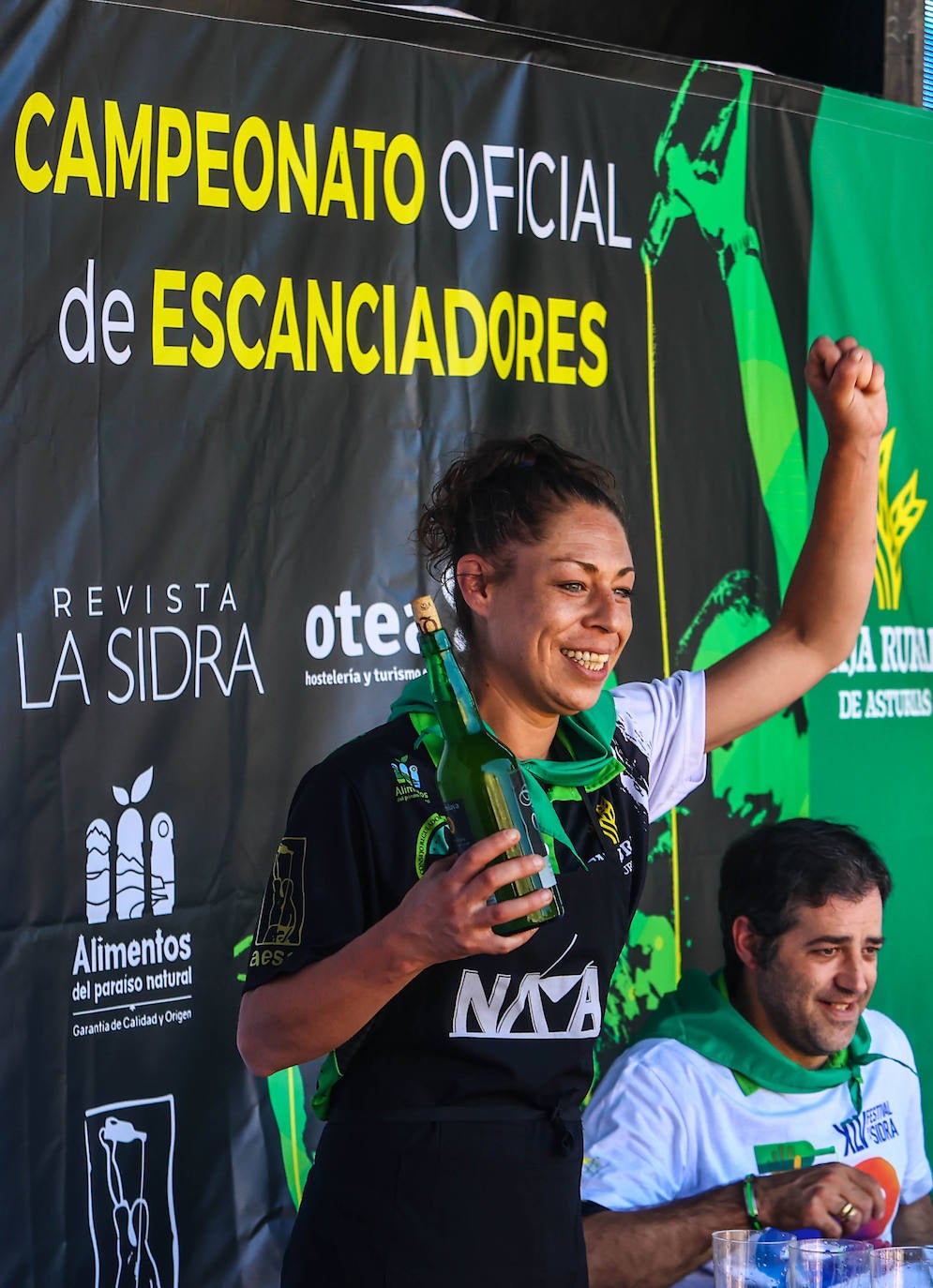 Fotos: Los escanciadores vuelven a medirse en Nava