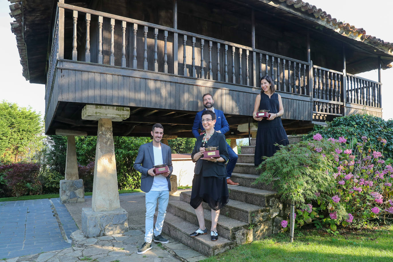 Carme Ruscalleda, La Pondala, Xune Andrade y Borja Cortina agigantan el palmarés de los premios anuales de 'Yantar'. Este lunes fueron los protagonistas indiscutibles de la gran fiesta de la gastronomía asturiana