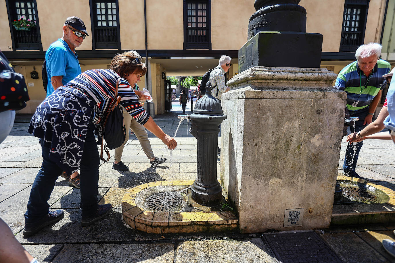 Fotos: La ola de calor llena las playas y terrazas de Asturias