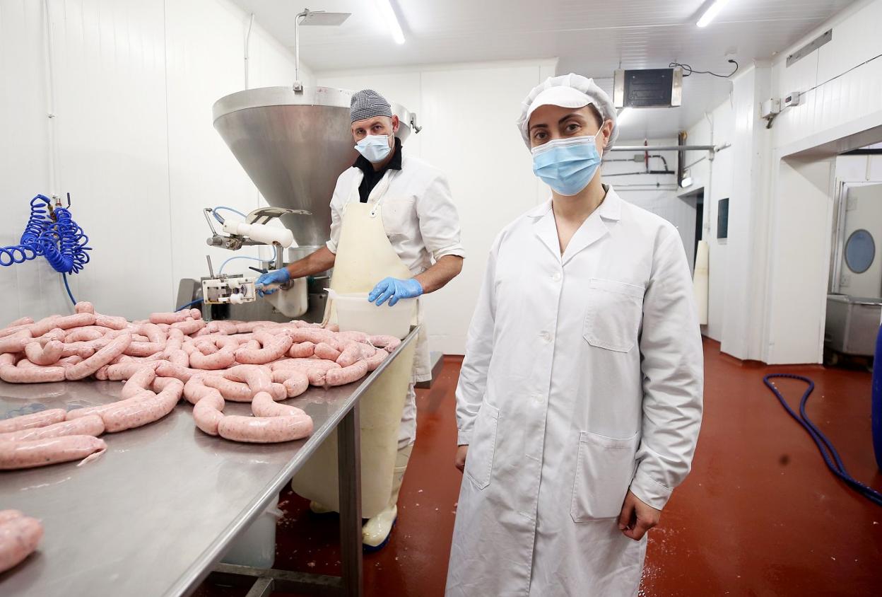 Los trabajadores de El Cuco José Luis Díaz y María Cordera.