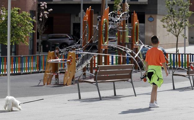 Los consejos de la Guardia Civil para sacar a las mascotas de paseo en plena la ola de calor