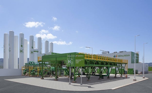 Instalaciones de la planta de hidrógeno verde de Puertollano de Iberdrola.