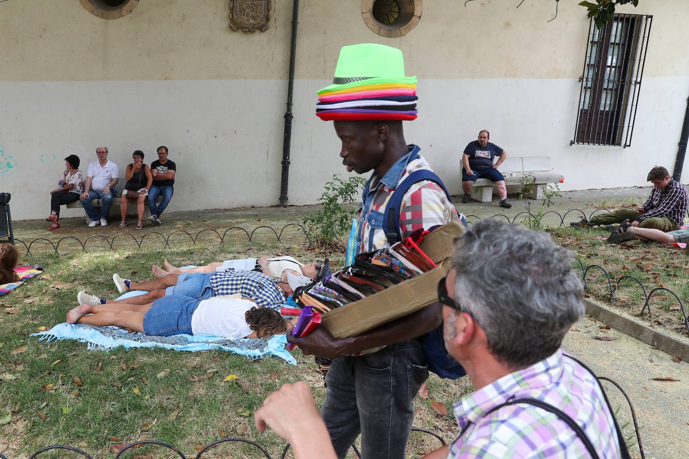 Fotos: Cangas se da un baño antes de la Descarga