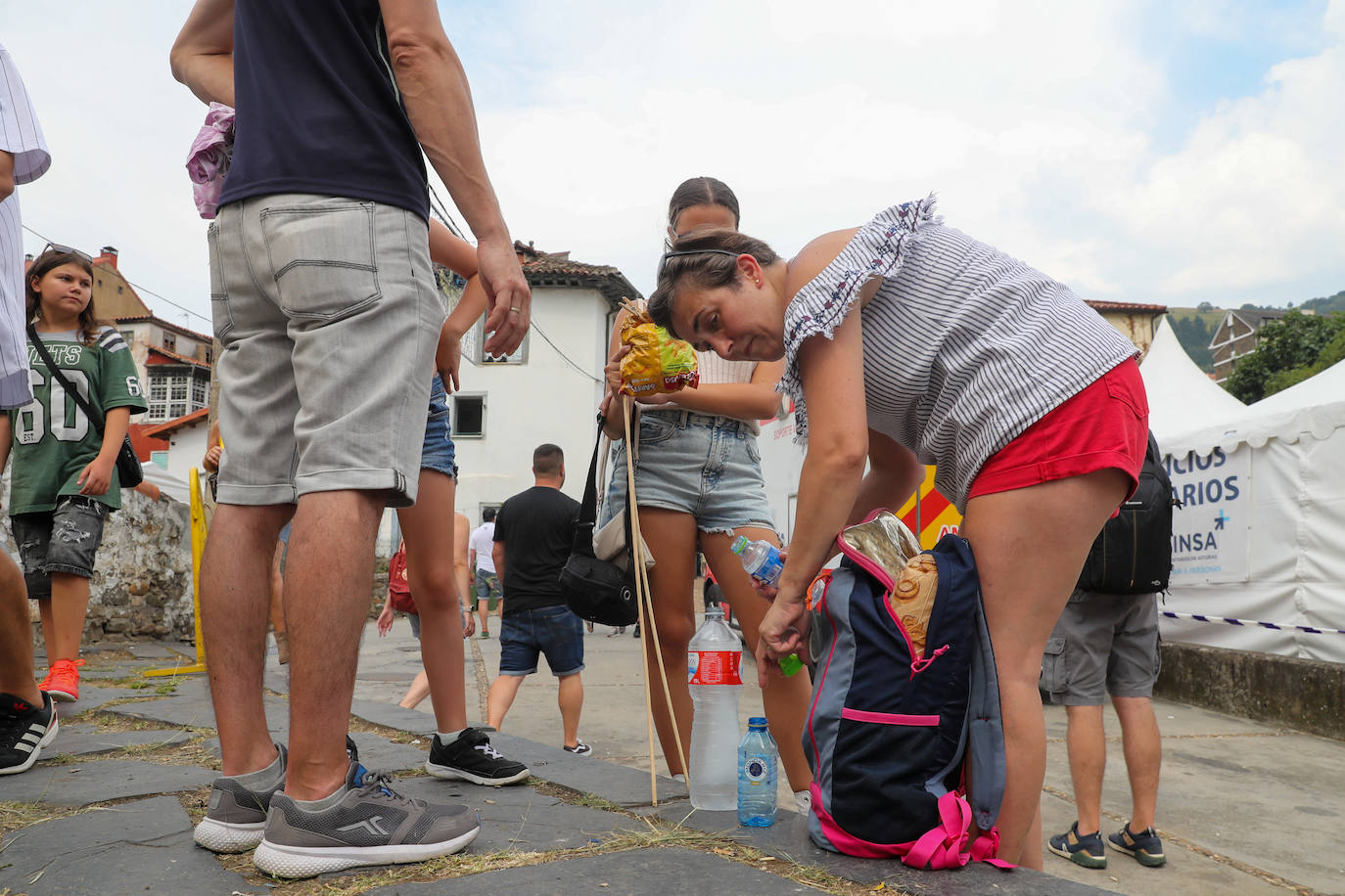 Fotos: Cangas se da un baño antes de la Descarga