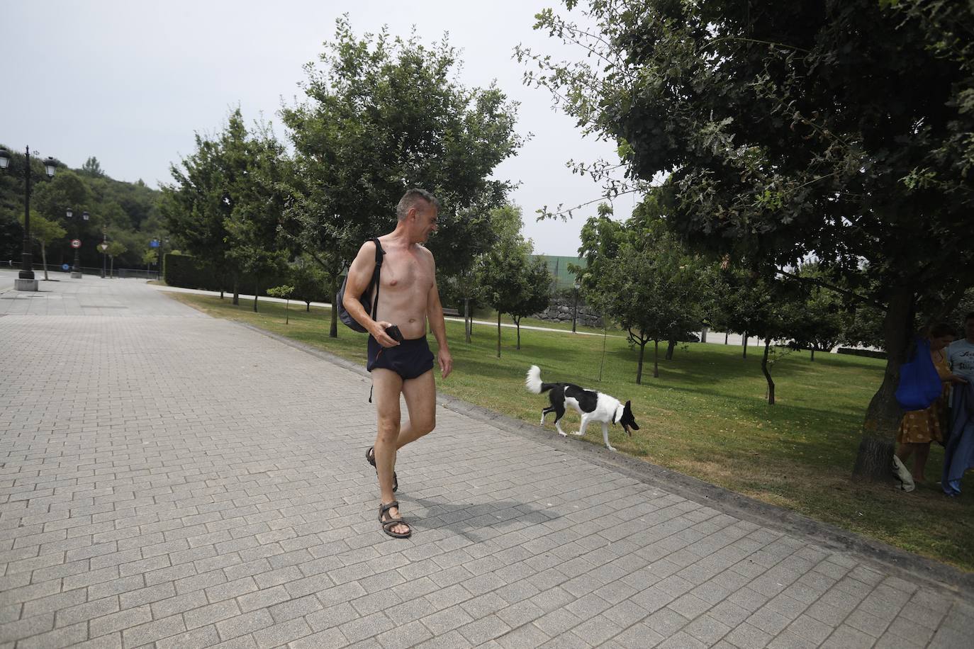 Fotos: A remojo para mitigar el calor en Asturias