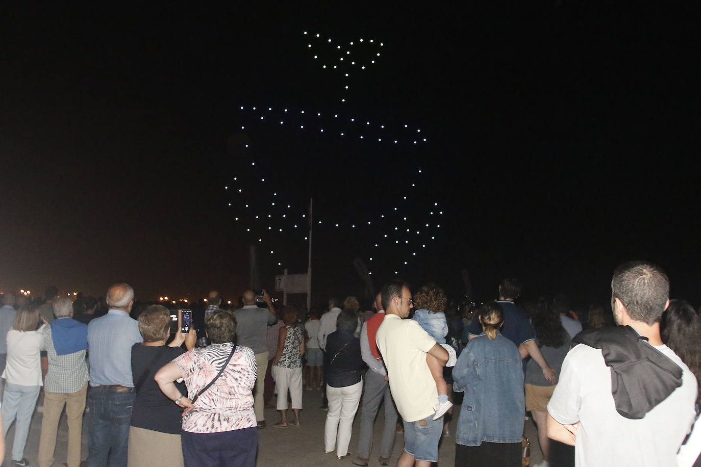 Fotos: Los drones elevan las &#039;Letronas&#039; al cielo de Gijón