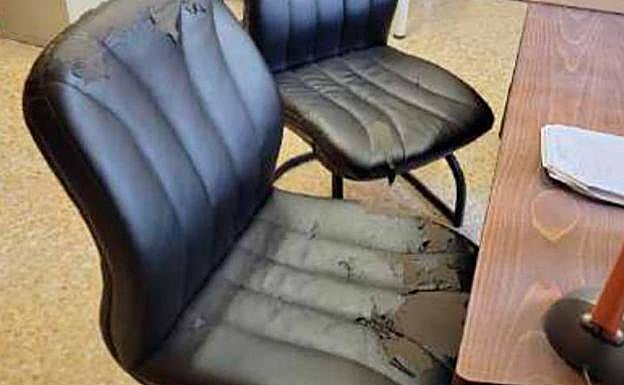 Mobiliario. Su deterioro da sensación de dejadez. Es especialmente acusado en Cangas de Onís, TSJA, Grado,Siero y Lena. 