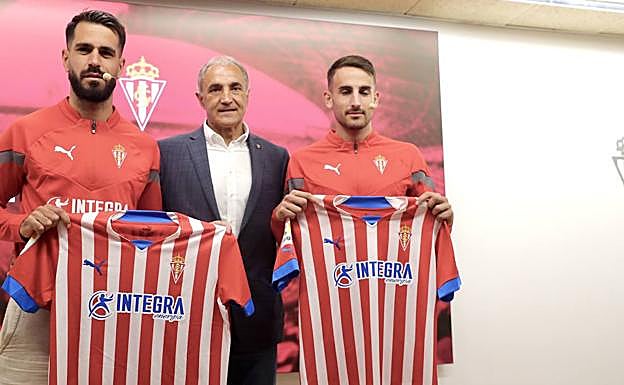 Pablo Insua, Joaquín Alonso y Pol Valentín, este mediodía, en el Molinón