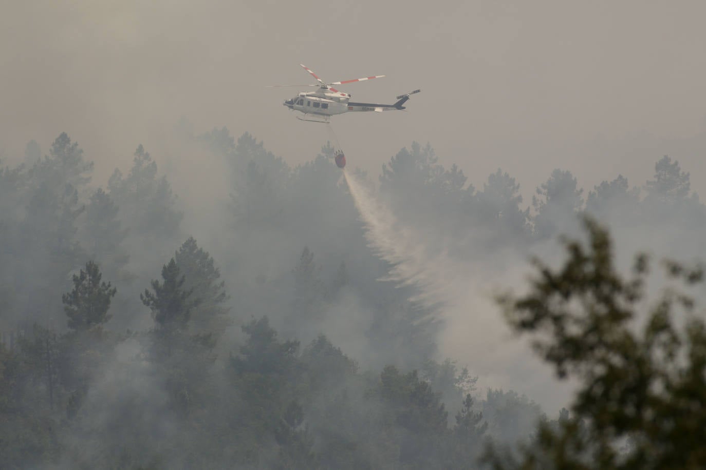 Fotos: Los incendios asolan Galicia destruyendo casas y parajes naturales