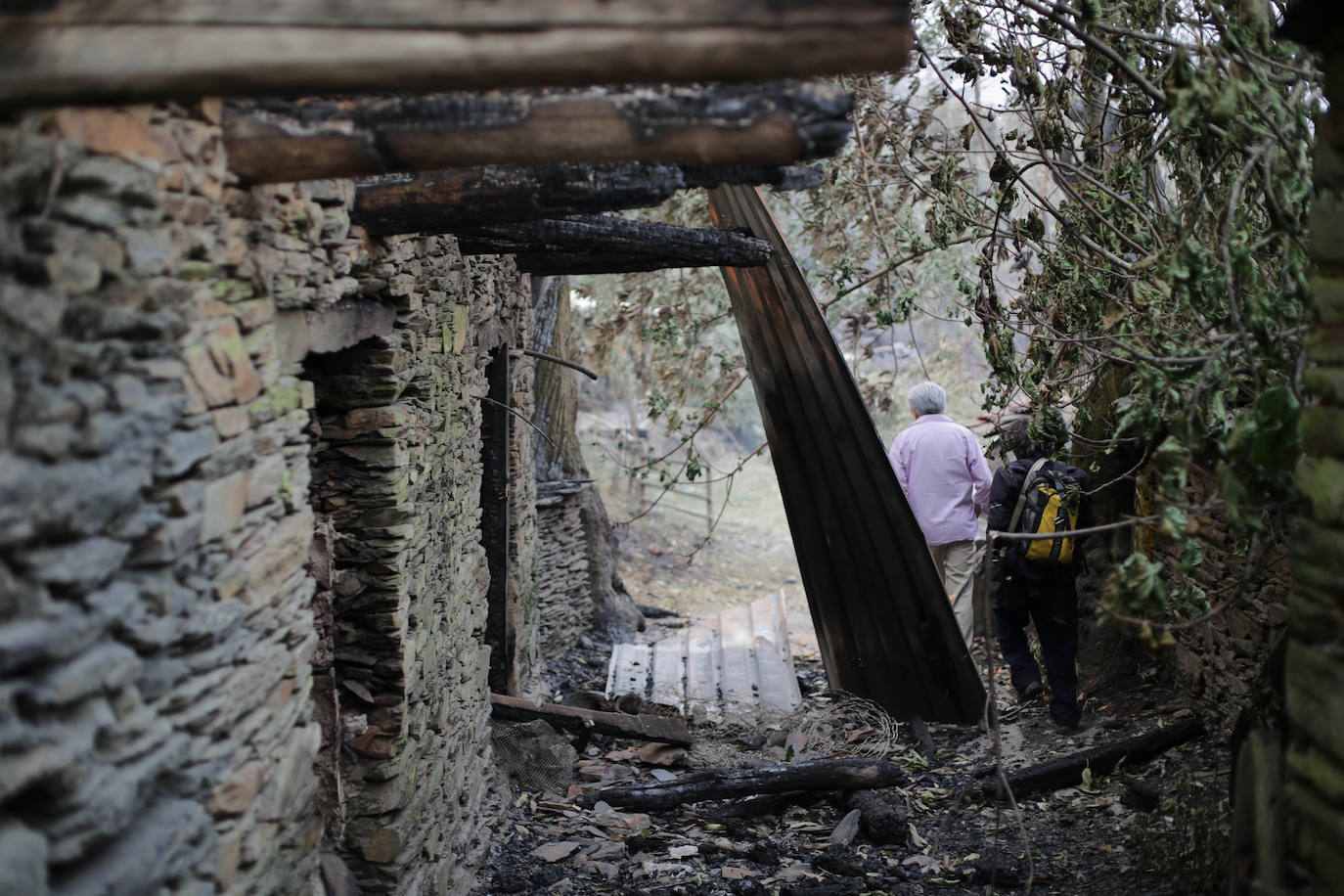 Fotos: Los incendios asolan Galicia destruyendo casas y parajes naturales