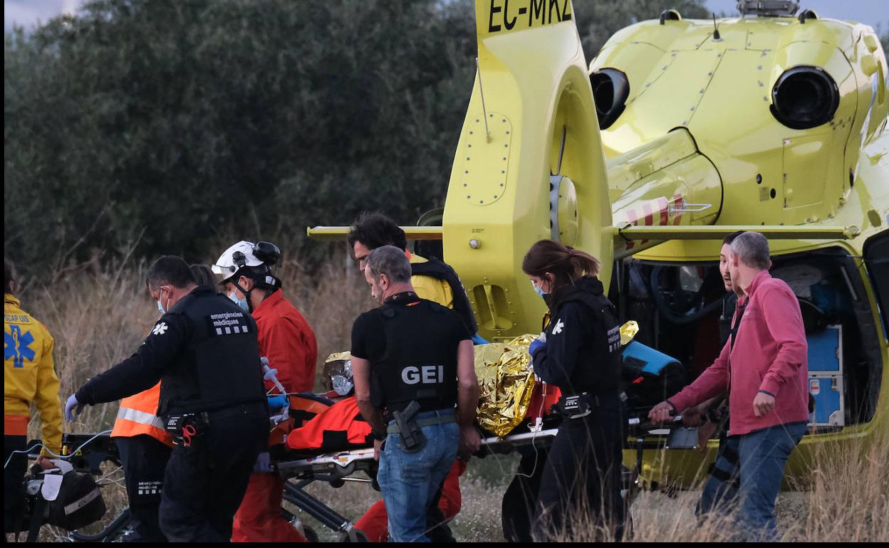 Un helicóptero traslado a uno de los heridos en el tiroteo. 