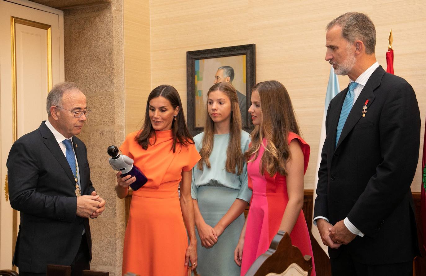 Fotos: Doña Letizia, Leonor y Sofía, protagonistas en Santiago