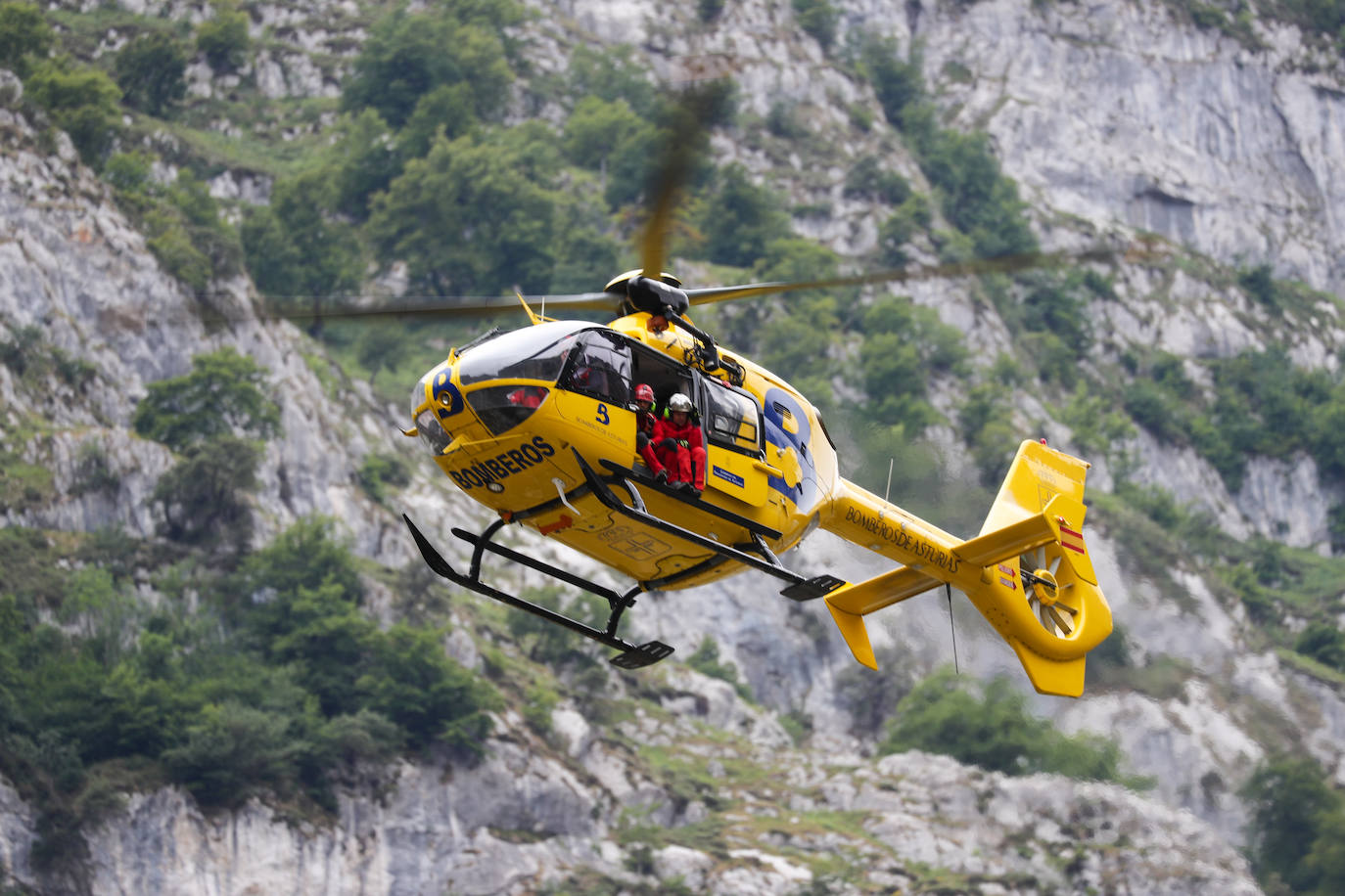 Fotos: Intensa búsqueda de Javier Amigo, el montañero gijonés desaparecido en la canal del Texu
