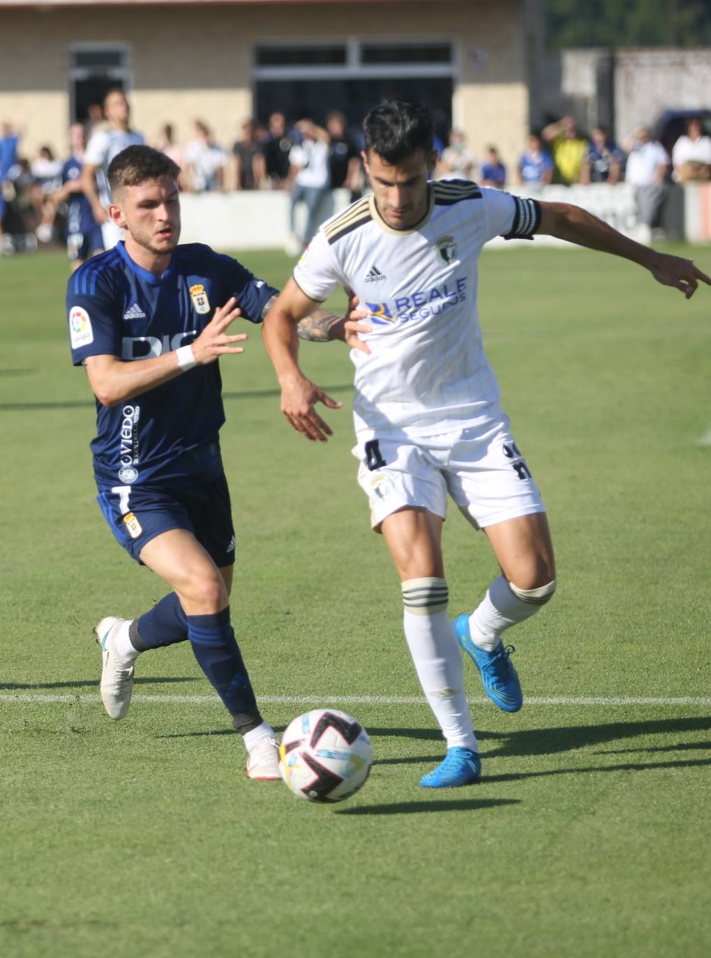 Fotos: Las mejores jugadas del partido entre el Real Oviedo y el Burgos (0-1)