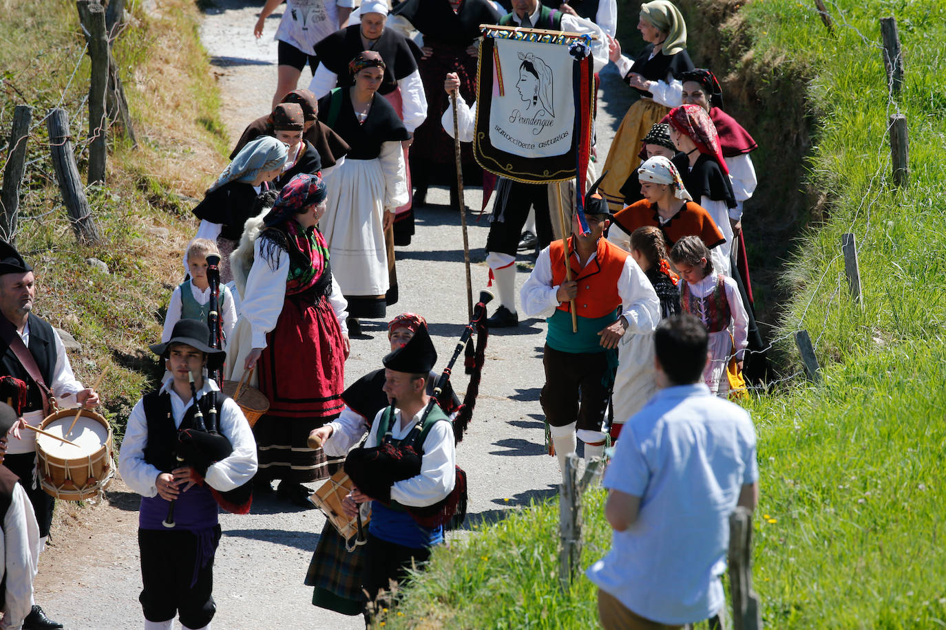 Fotos: Julio Fernández y Sonia Areces se dan el &#039;sí quiero&#039; en la boda vaqueira de Aristébano