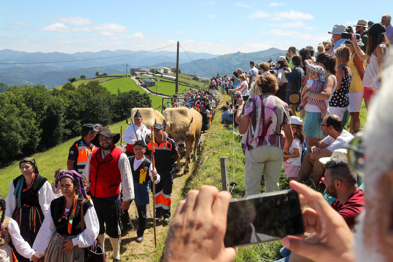 Fotos: Julio Fernández y Sonia Areces se dan el &#039;sí quiero&#039; en la boda vaqueira de Aristébano