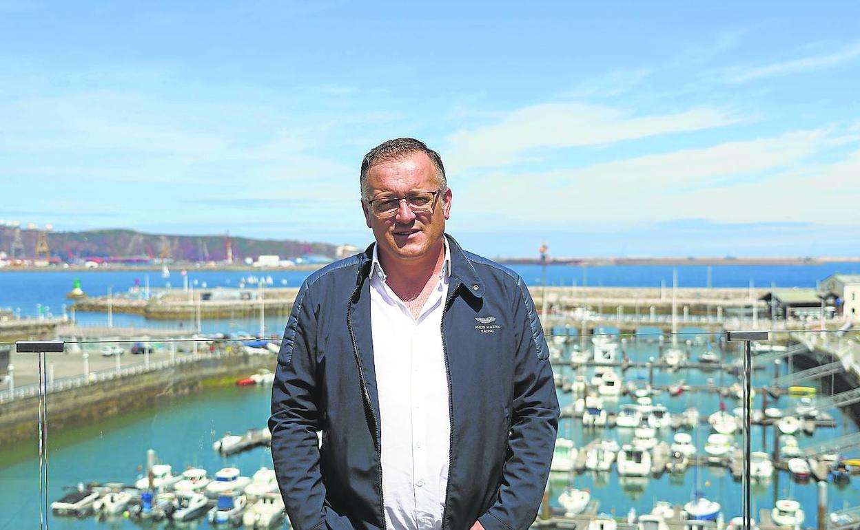 El presidente de CAC-Asprocon, Joel García, en Gijón, tras haber resultado reeelegido.