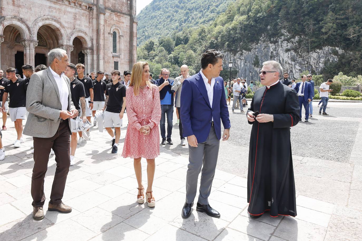 Fotos: El Sporting visita a la Santina en Covadonga