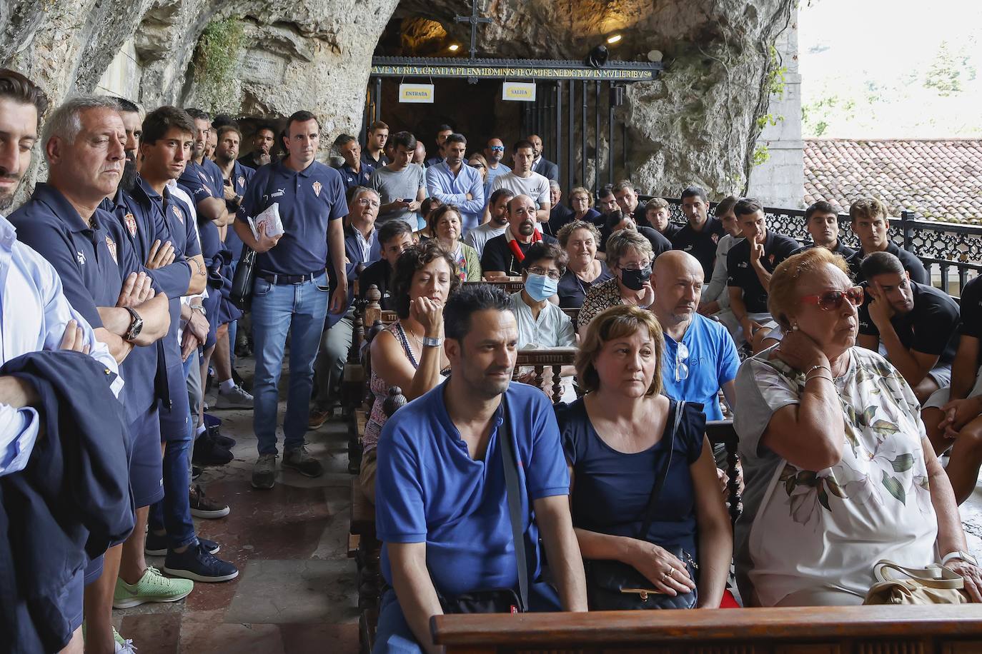 Fotos: El Sporting visita a la Santina en Covadonga