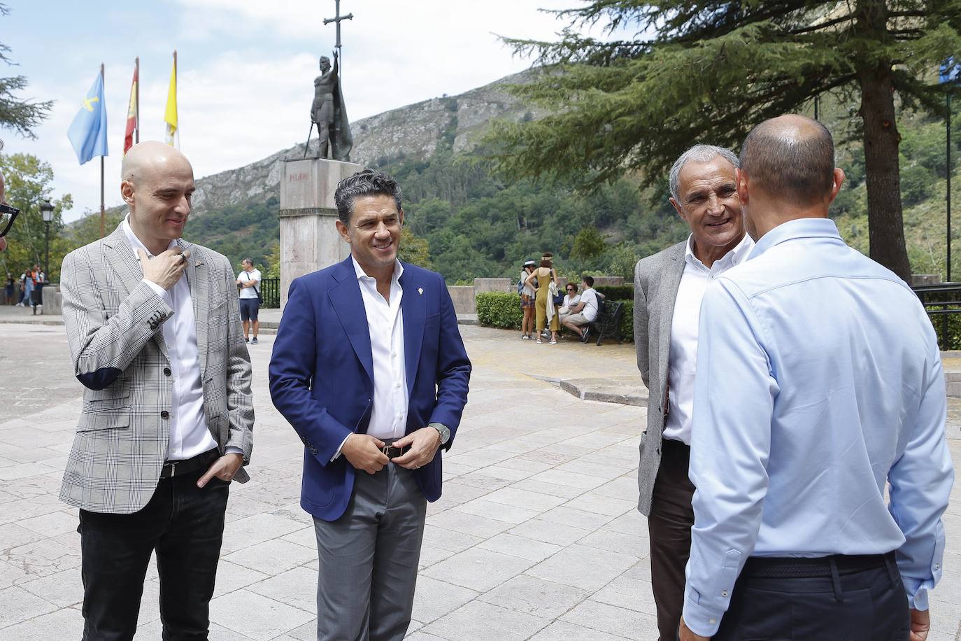 Fotos: El Sporting visita a la Santina en Covadonga