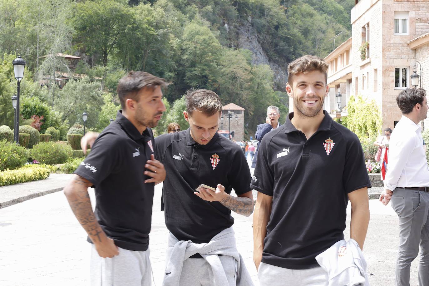 Fotos: El Sporting visita a la Santina en Covadonga