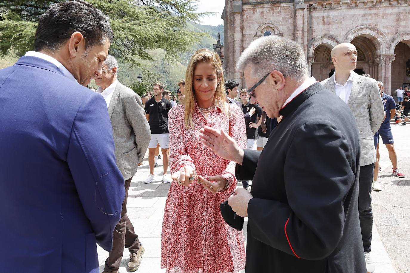 Fotos: El Sporting visita a la Santina en Covadonga