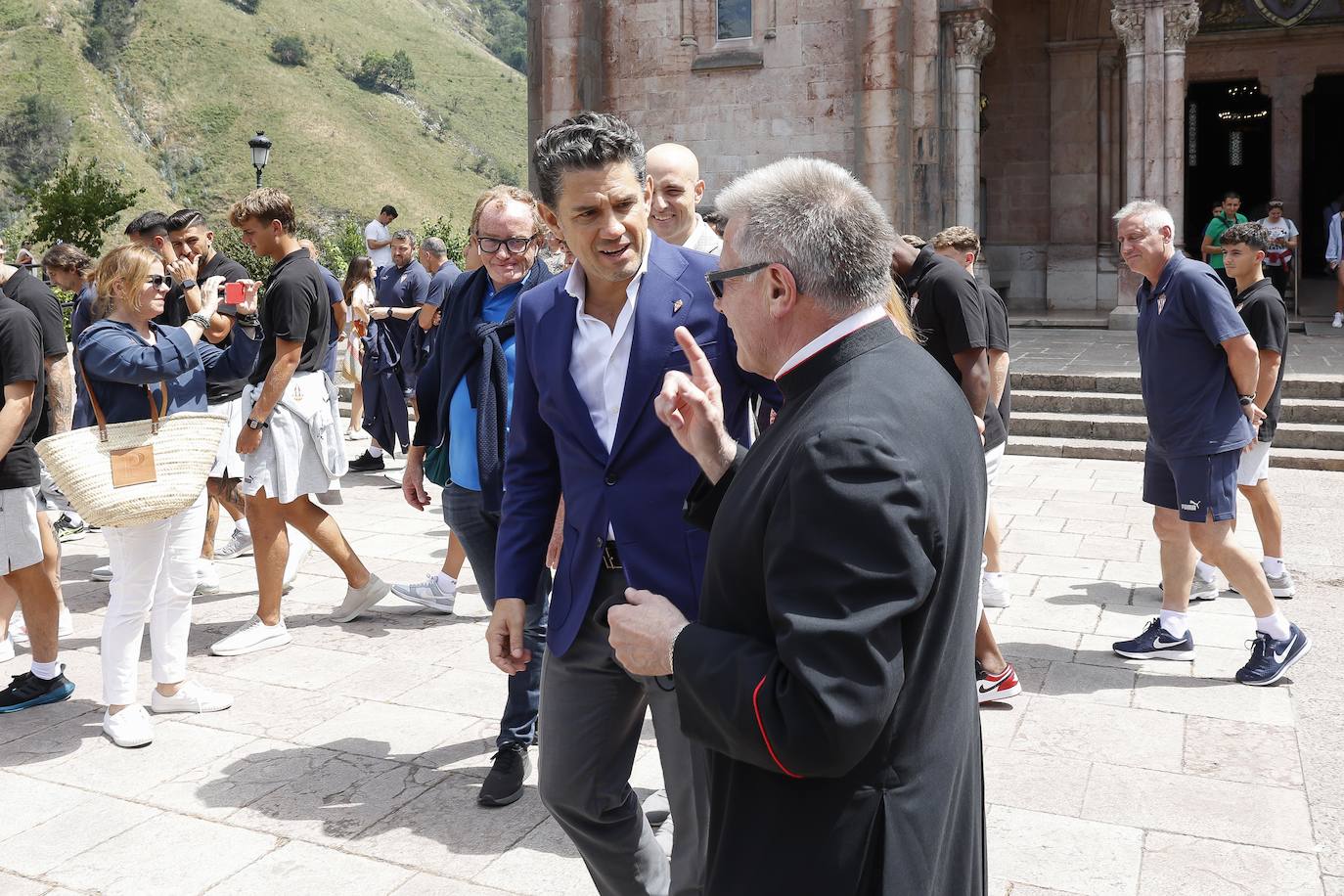 Fotos: El Sporting visita a la Santina en Covadonga