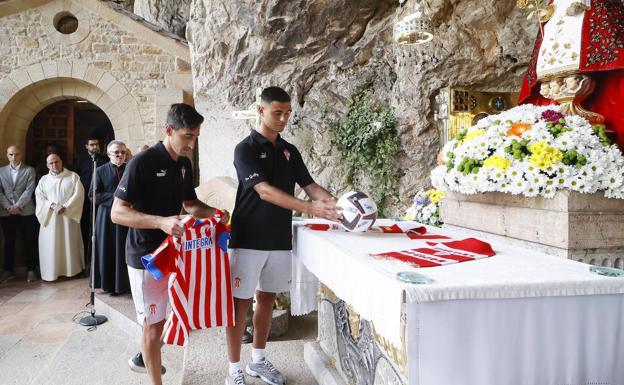 El Sporting visita el Santuario de Covadonga. 