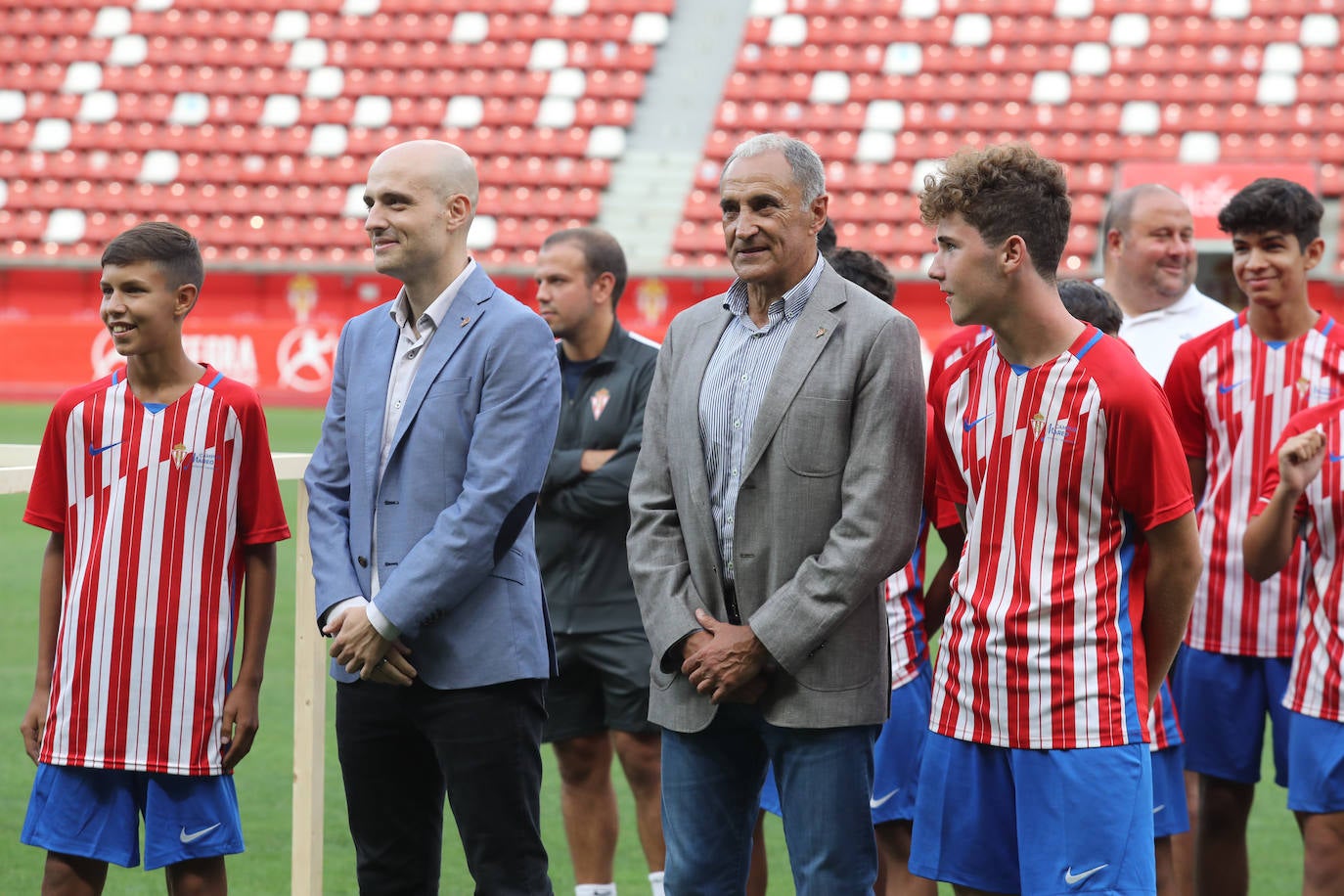 Fotos: Búscate en la presentación de los últimos fichajes del Sporting