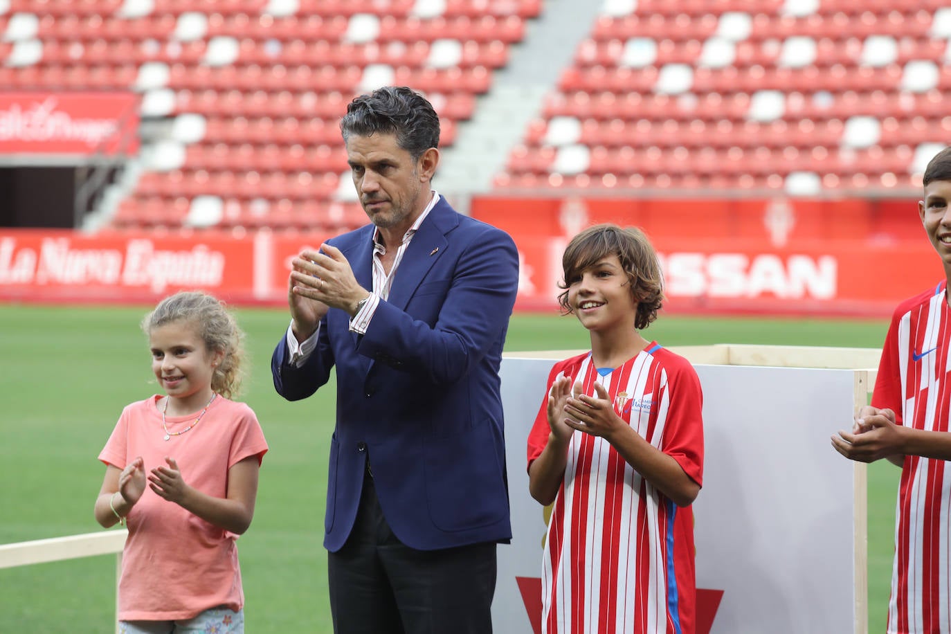 Fotos: Búscate en la presentación de los últimos fichajes del Sporting