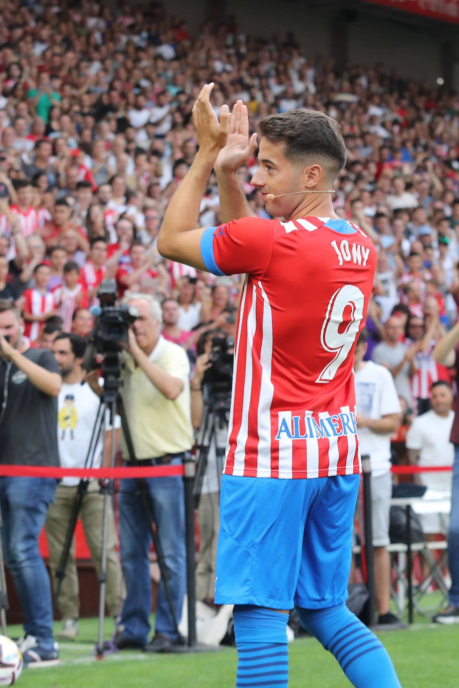 Fotos: Búscate en la presentación de los últimos fichajes del Sporting