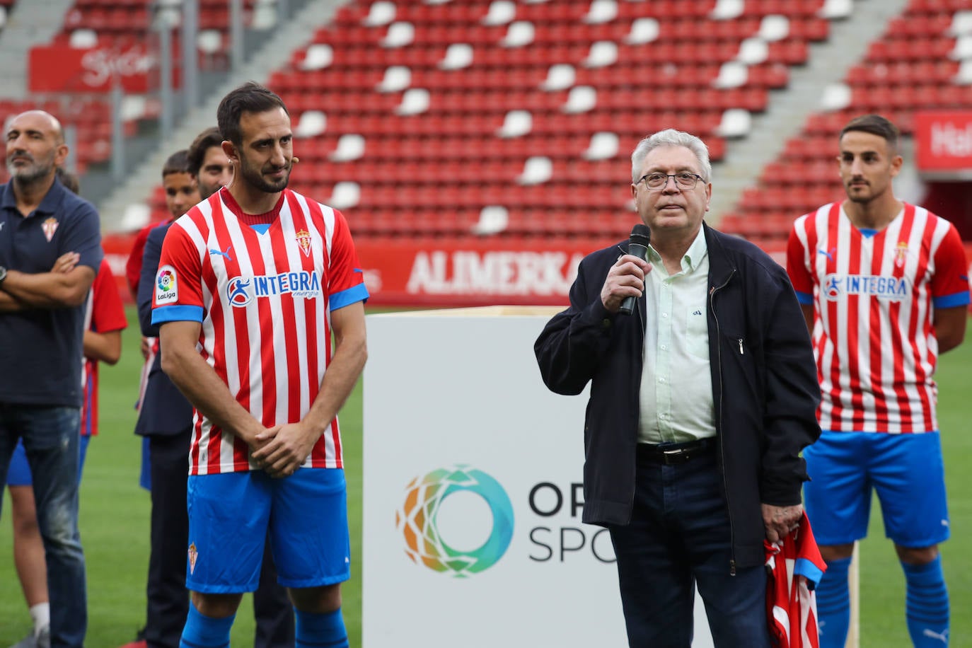 Fotos: Búscate en la presentación de los últimos fichajes del Sporting