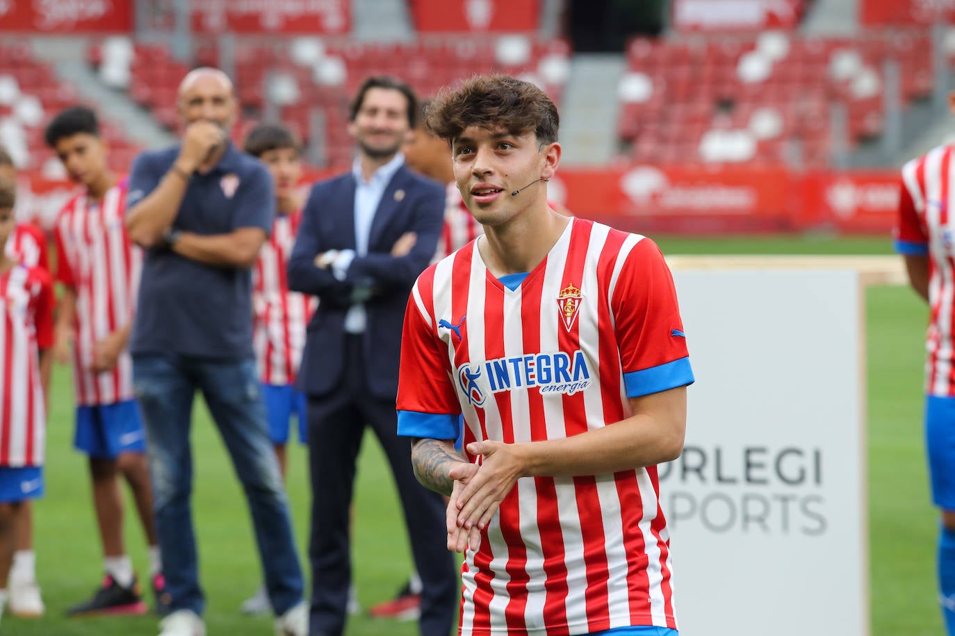 Fotos: Búscate en la presentación de los últimos fichajes del Sporting