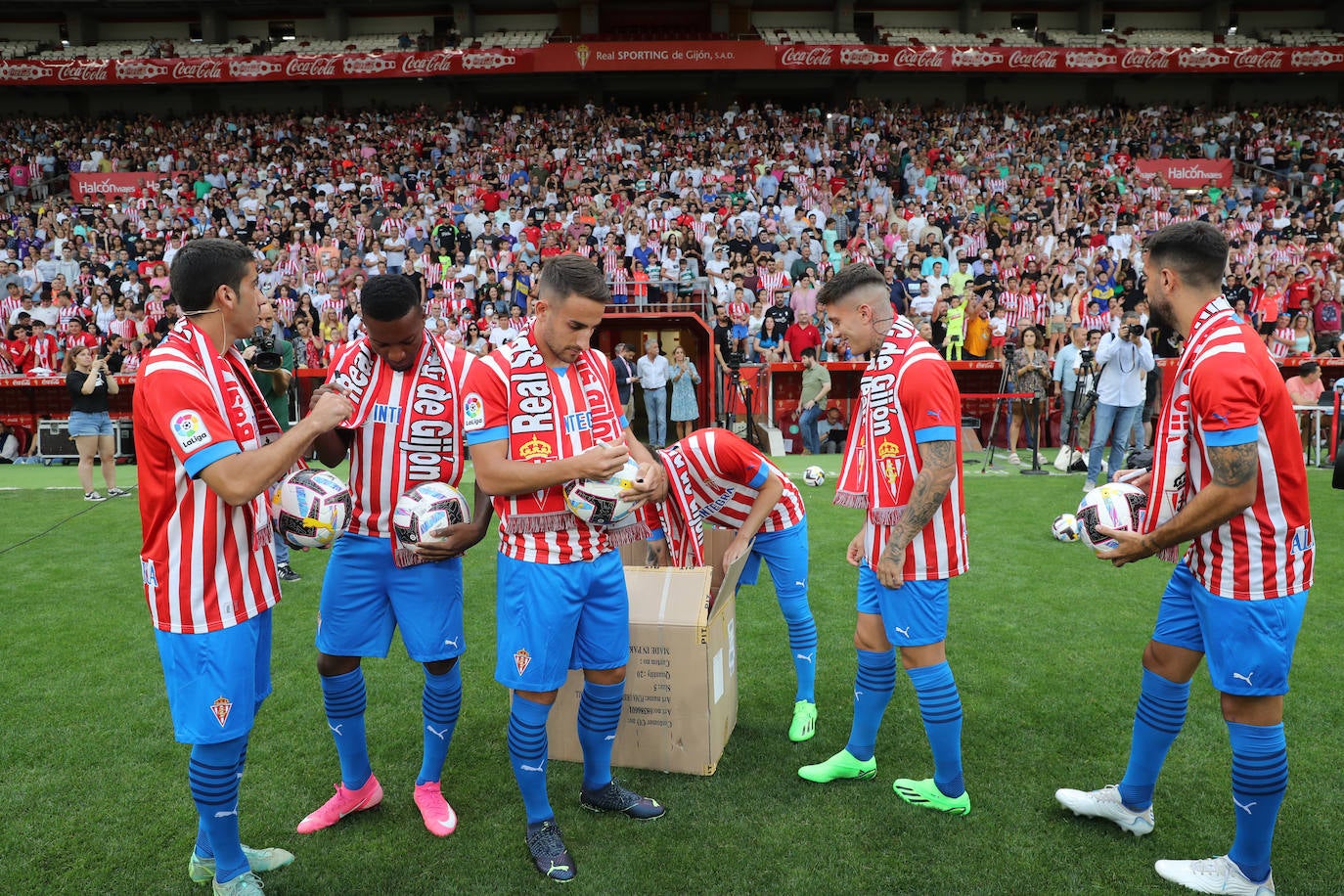 Fotos: Búscate en la presentación de los últimos fichajes del Sporting