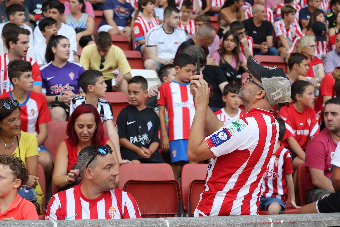 Fotos: Búscate en la presentación de los últimos fichajes del Sporting