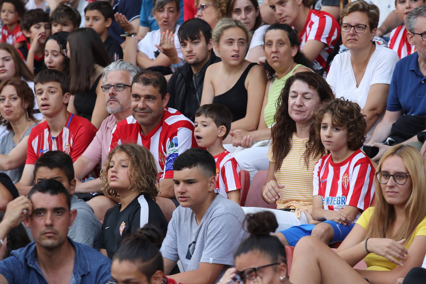 Fotos: Búscate en la presentación de los últimos fichajes del Sporting