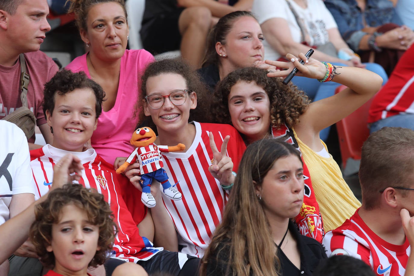 Fotos: Búscate en la presentación de los últimos fichajes del Sporting