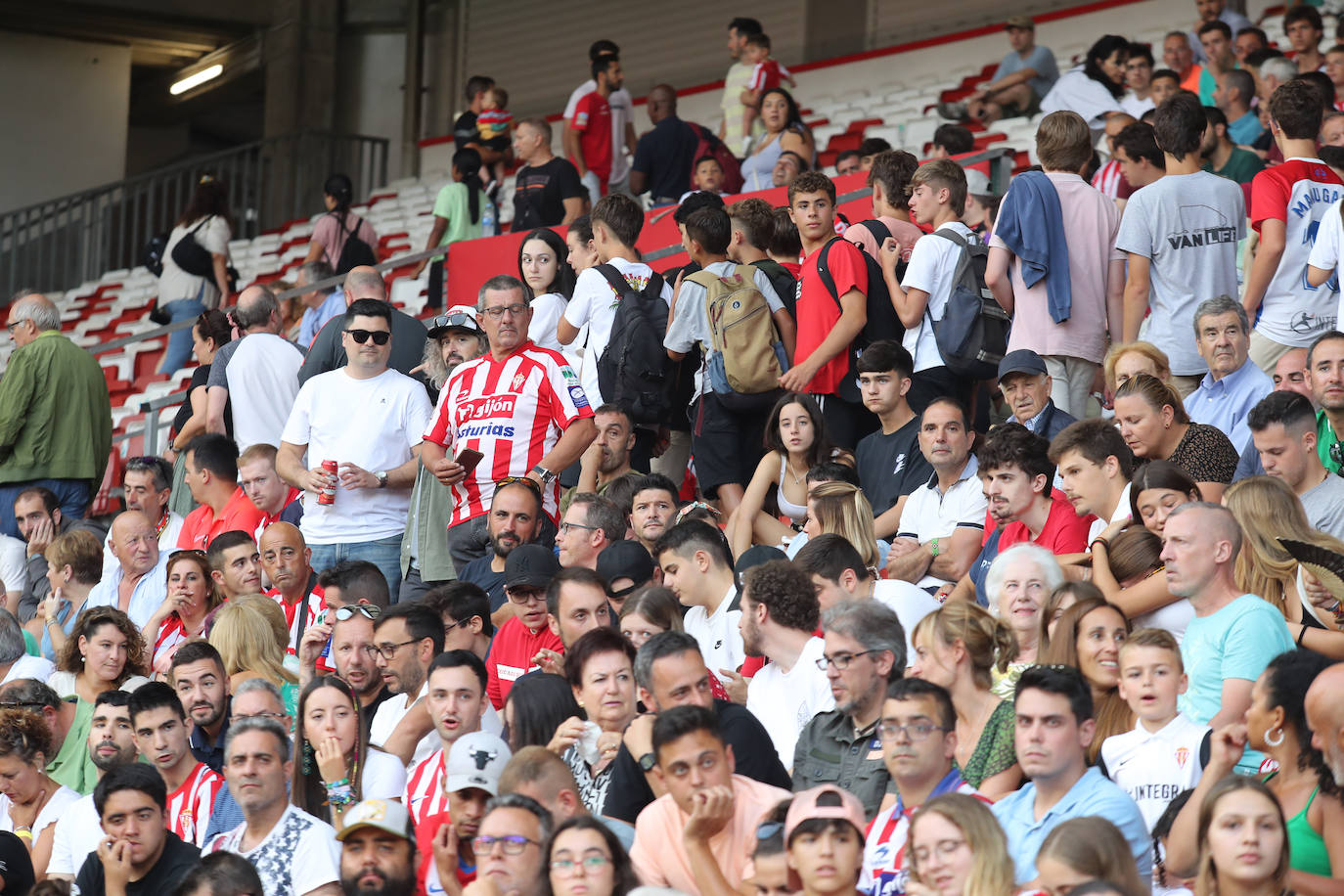 Fotos: Búscate en la presentación de los últimos fichajes del Sporting