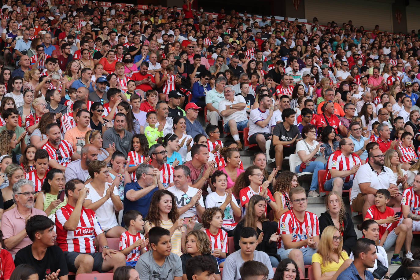 Fotos: Búscate en la presentación de los últimos fichajes del Sporting