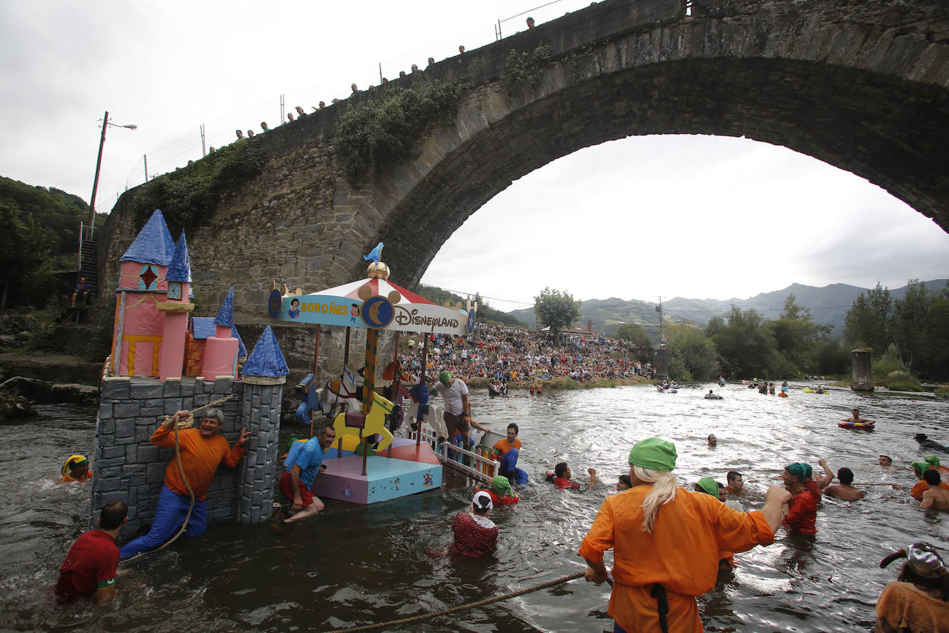 Fotos: Un recorrido visual por la historia del Descenso Folklórico del Nalón