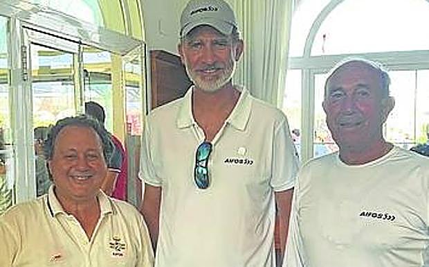 Pascual Cabaño, con el Rey y Jaime Rodríguez-Toubes, del 'Aifos'.