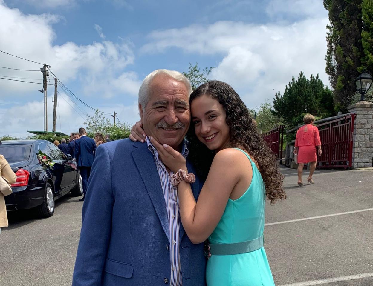 Vicente Rodríguez, con su nieta Estela. 