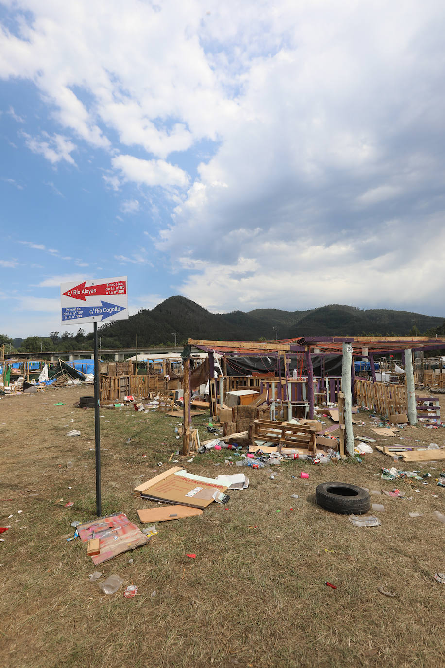 Fotos: El día después del Xiringüelu: &#039;tesoros&#039; para la estufa y 44 toneladas de basura