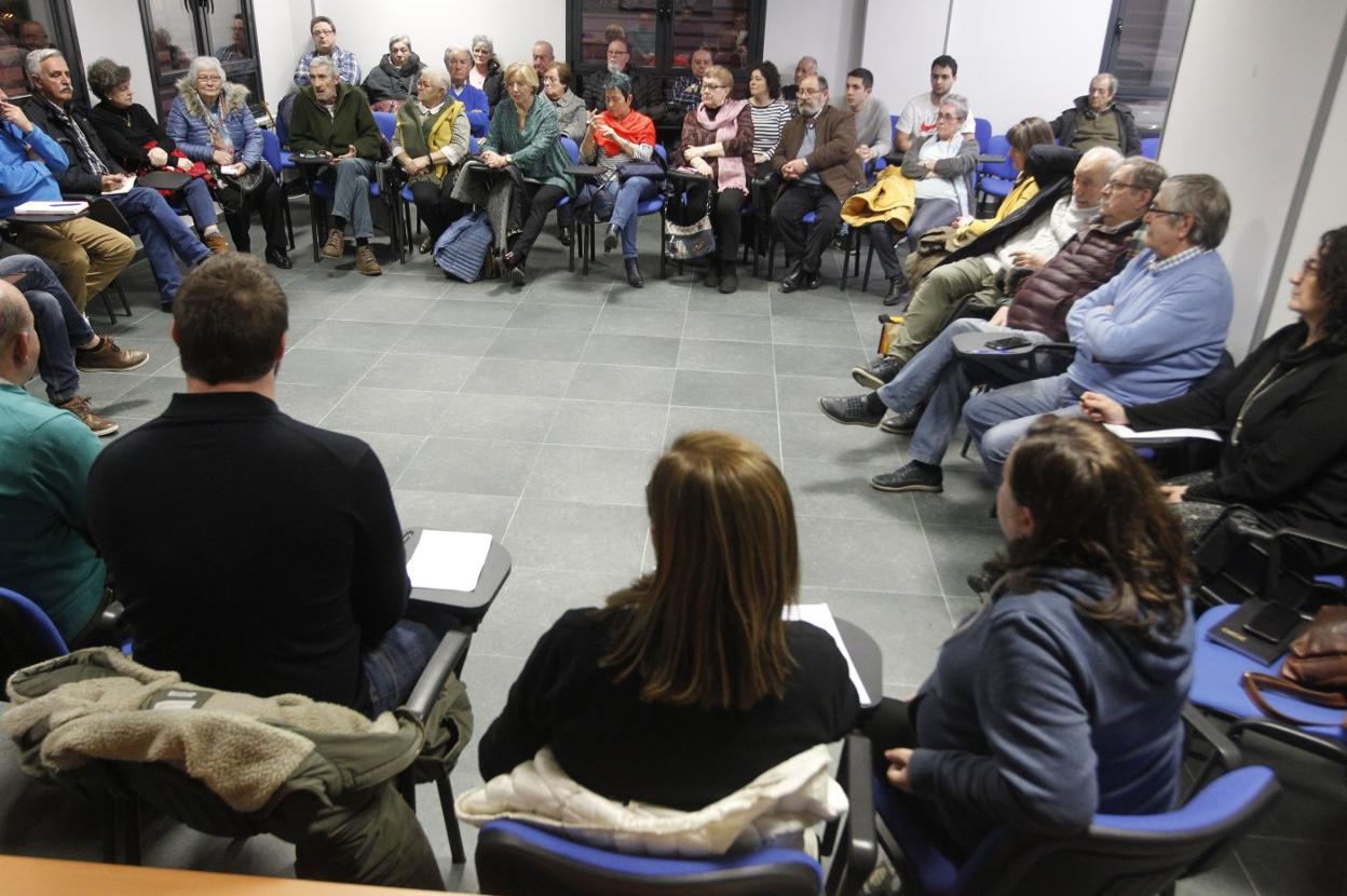 Una asamblea de la Federación de Asociaciones de Vecinos. 