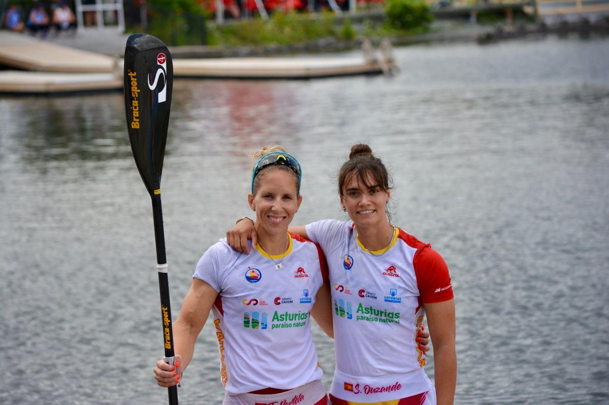 Sara Ouzande, a la derecha, con Teresa Perales, tras disputar las dos pruebas del mundial el pasado sábado. 