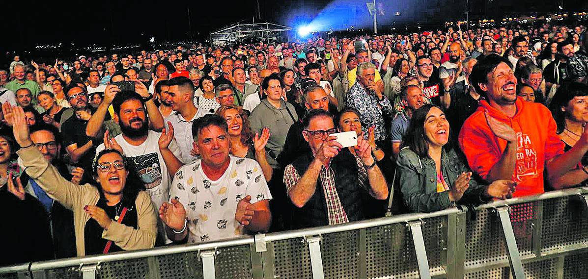 El público de Poniente rememoró la experiencia de El Molinón de hace 30 años. 
