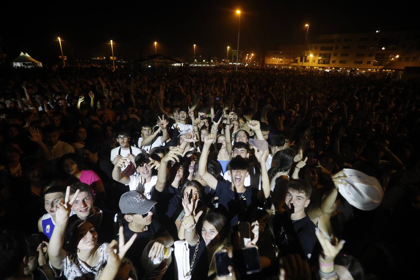 Fotos: Poniente se convierte en una macrodiscoteca