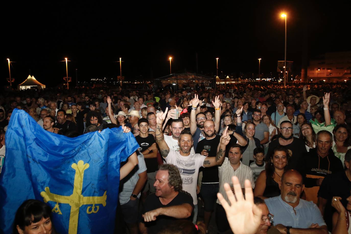 Puro Rock. Los Berrones volvieron a subirse al ecenario gijonés para celebrar sus 35 años en la música. 
