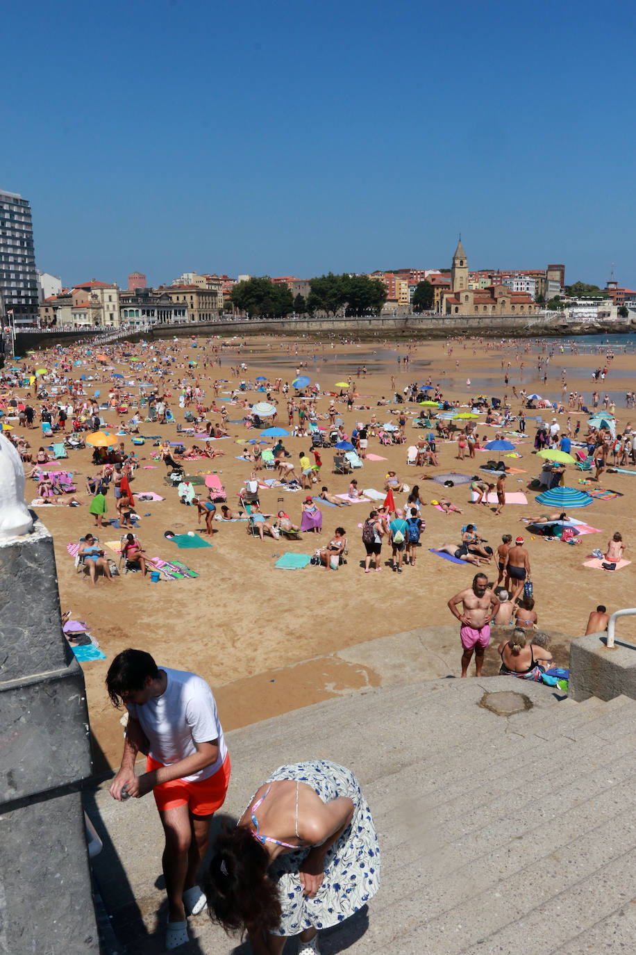 Fotos: El turismo y el buen tiempo llenan las localidades asturianas